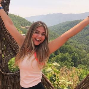 Meet your Posher, Chloe